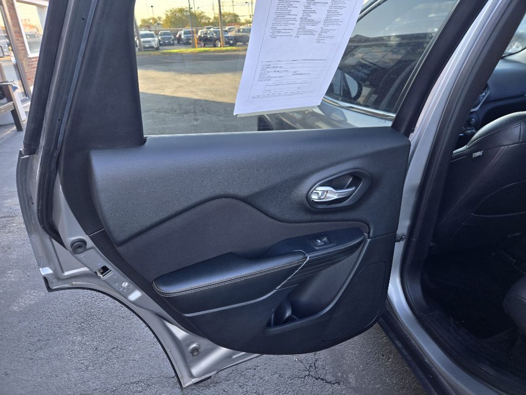 2016 Jeep Cherokee Image 11