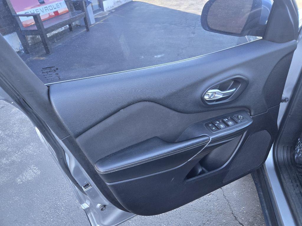 2016 Jeep Cherokee Image 13