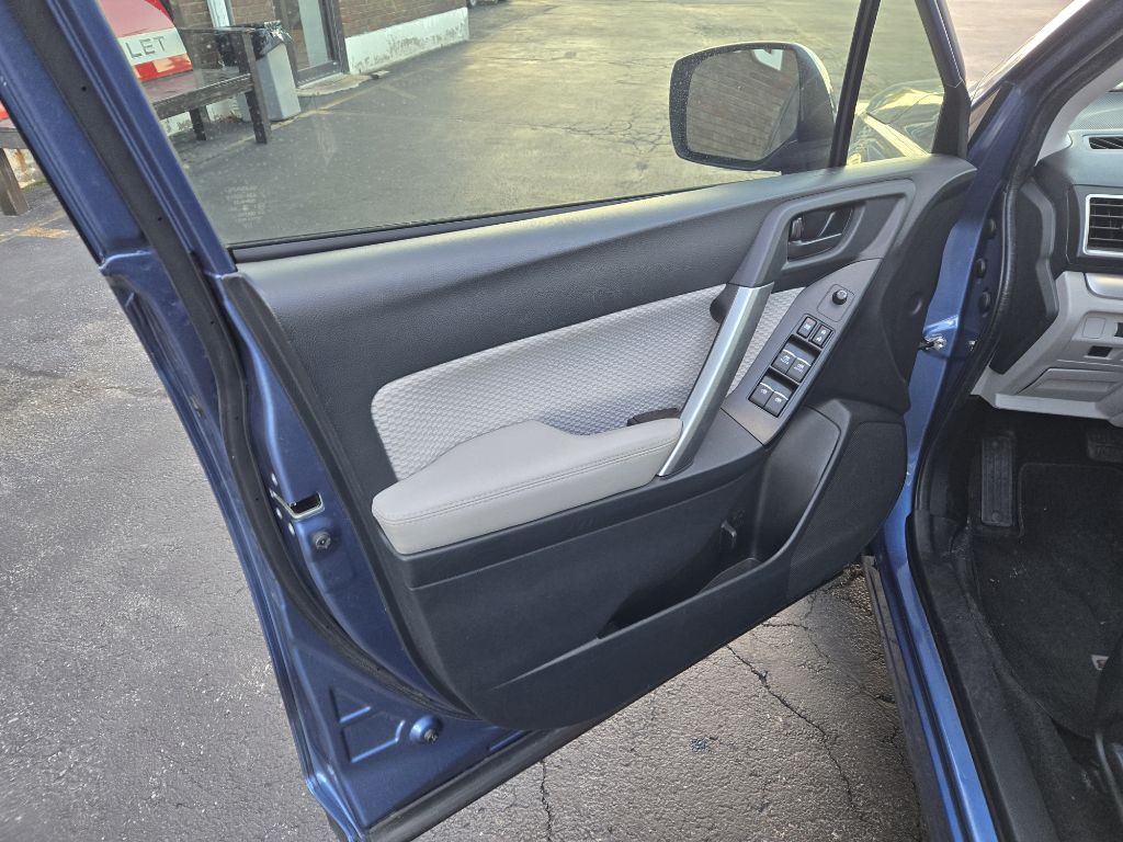 2017 Subaru Forester Image 12