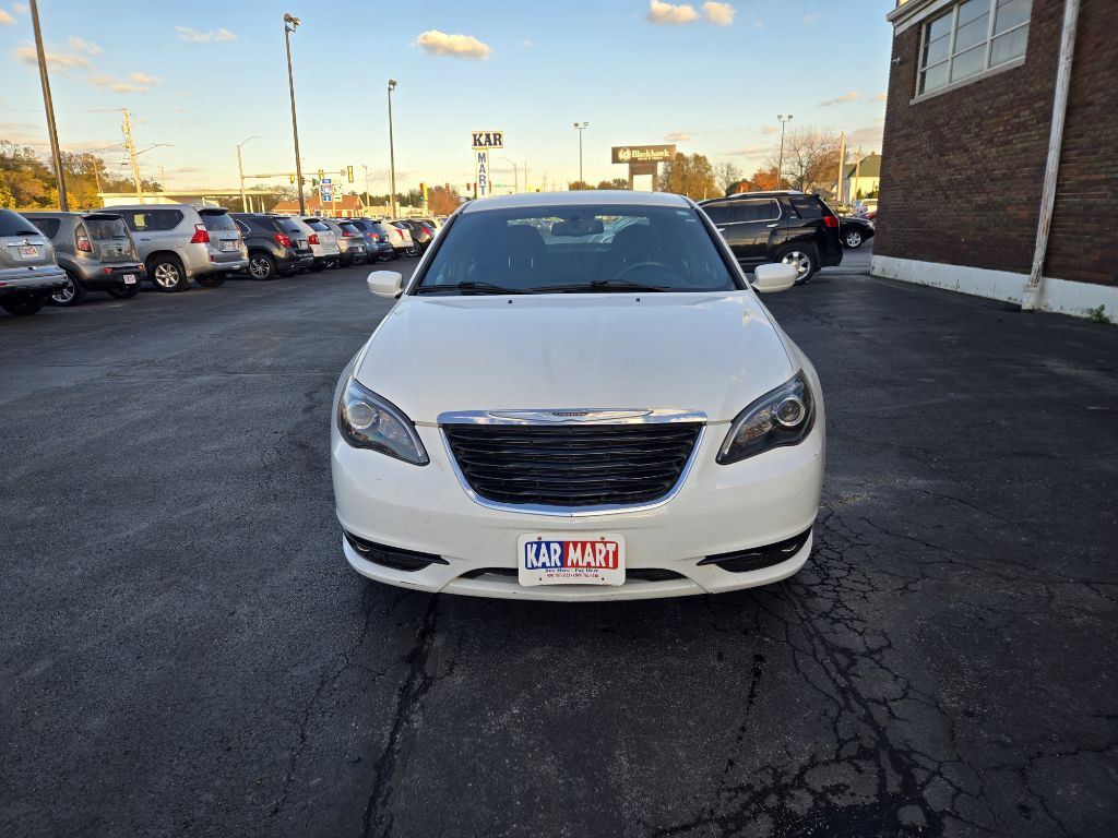 2012 Chrysler 200 Image 3