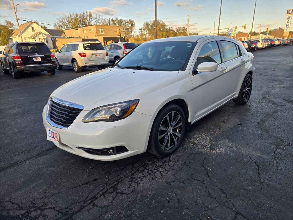 2012 Chrysler 200 Image 4
