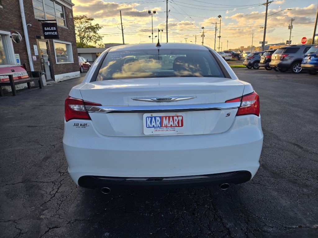 2012 Chrysler 200 Image 7