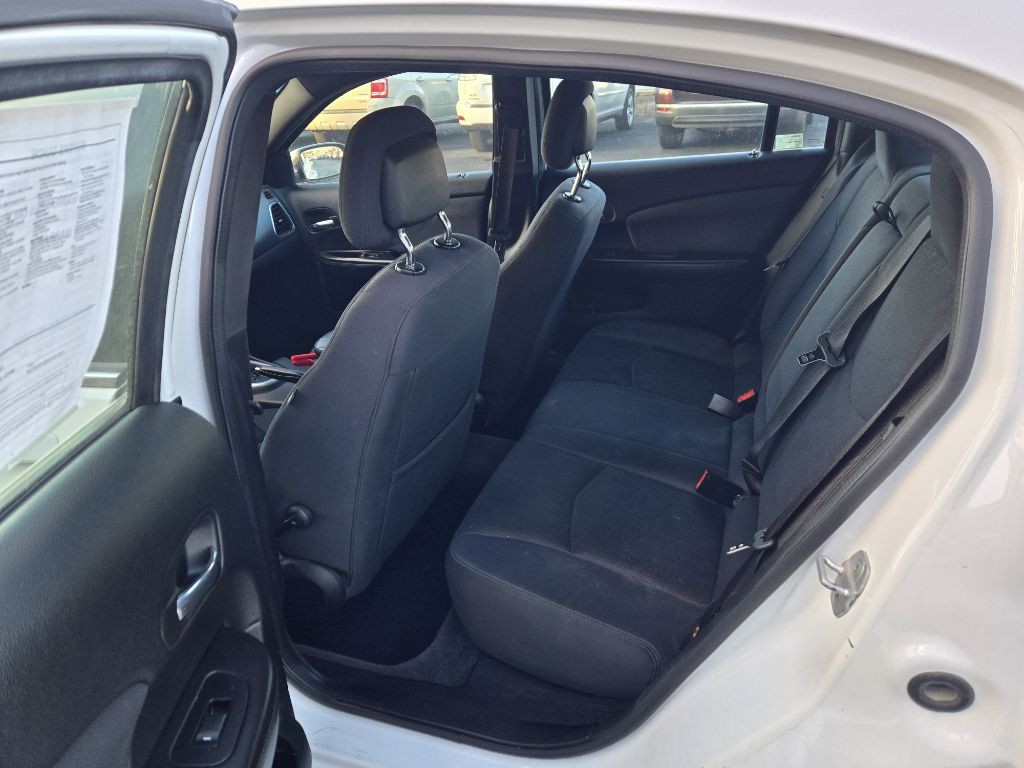 2012 Chrysler 200 Image 9