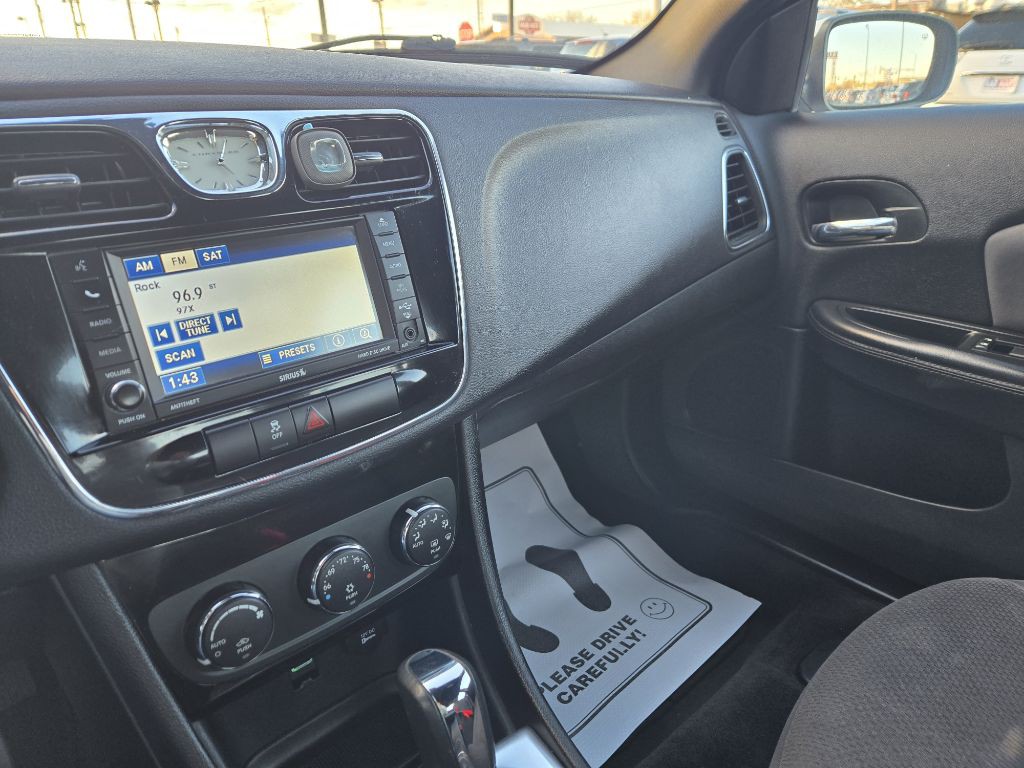 2012 Chrysler 200 Image 15