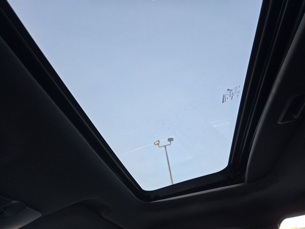 2012 Chrysler 200 Image 16