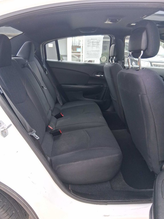 2012 Chrysler 200 Image 7