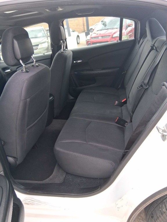 2012 Chrysler 200 Image 10