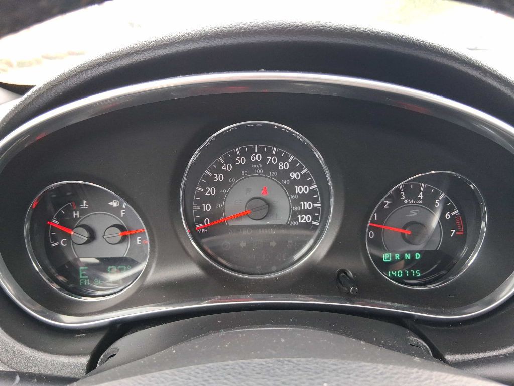 2012 Chrysler 200 Image 12