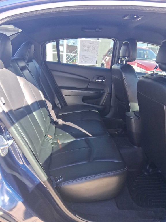 2013 Chrysler 200 Image 7