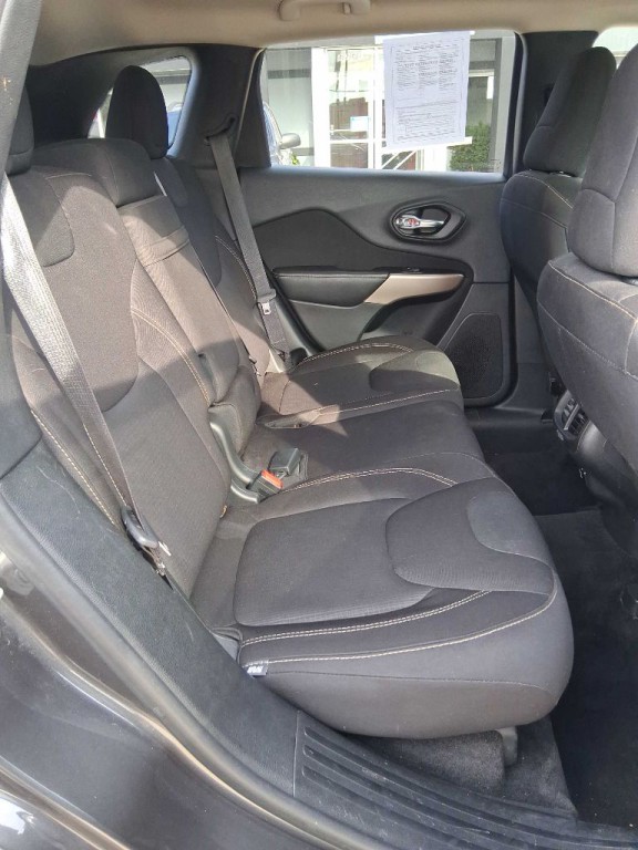 2017 Jeep Cherokee Image 8