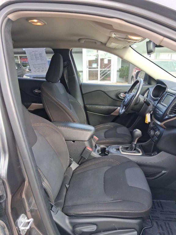 2017 Jeep Cherokee Image 9