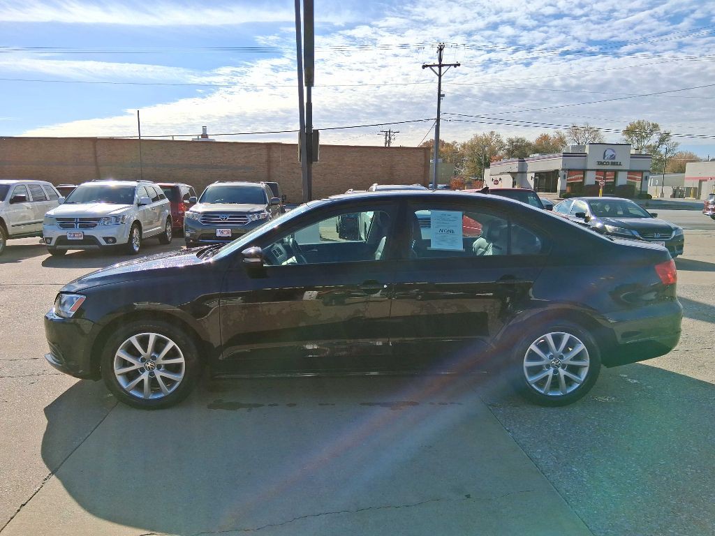 2011 Volkswagen Jetta Image 2