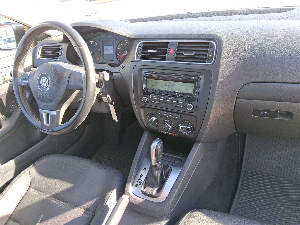 2011 Volkswagen Jetta Image 9