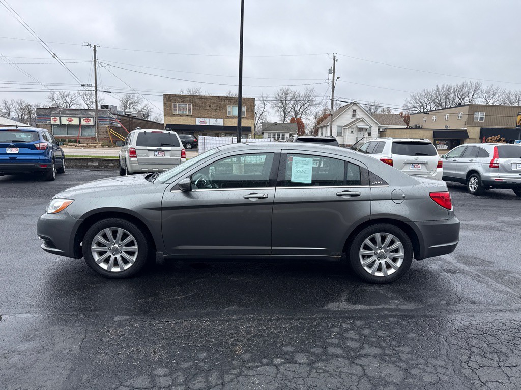 2012 Chrysler 200 Image 4