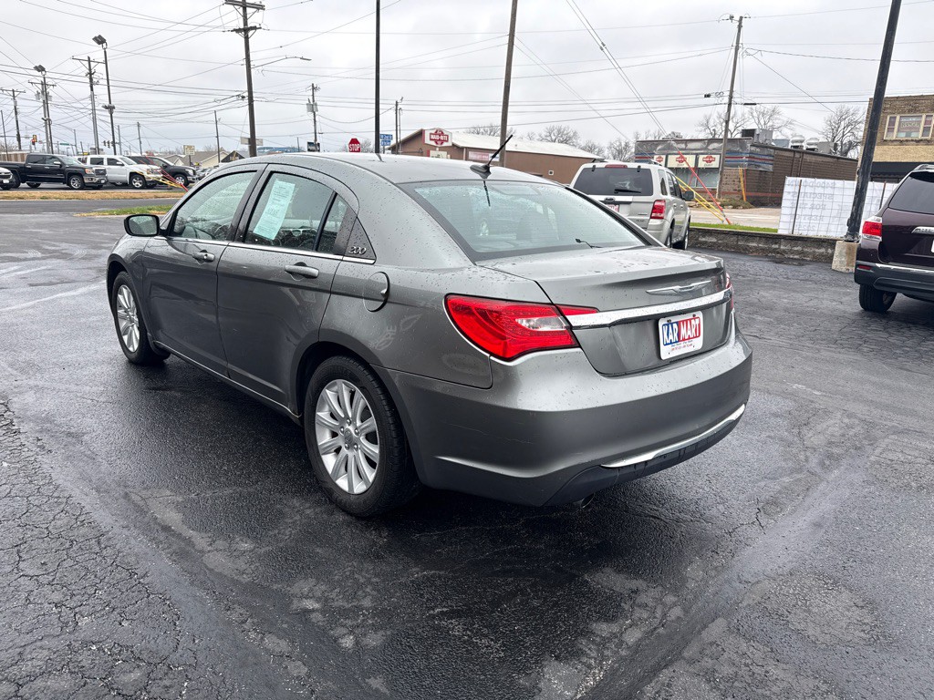 2012 Chrysler 200 Image 5