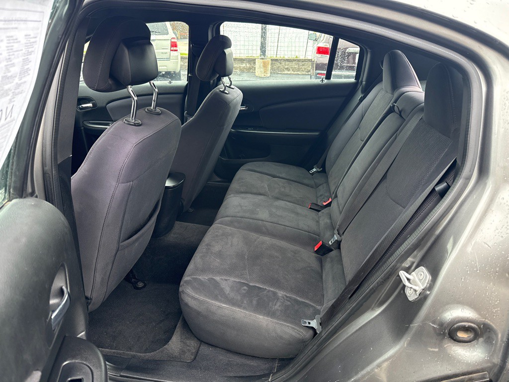 2012 Chrysler 200 Image 7