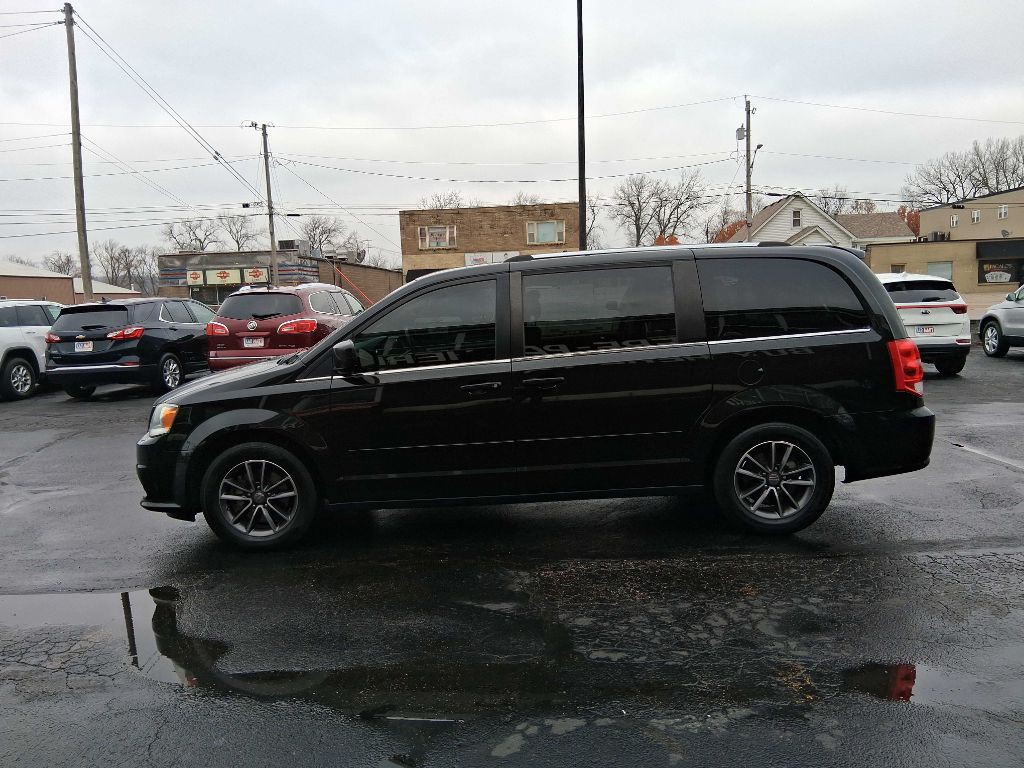 2017 Dodge Grand Caravan Image 2