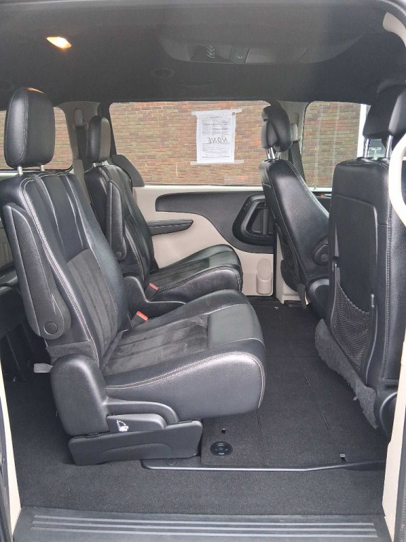 2017 Dodge Grand Caravan Image 9