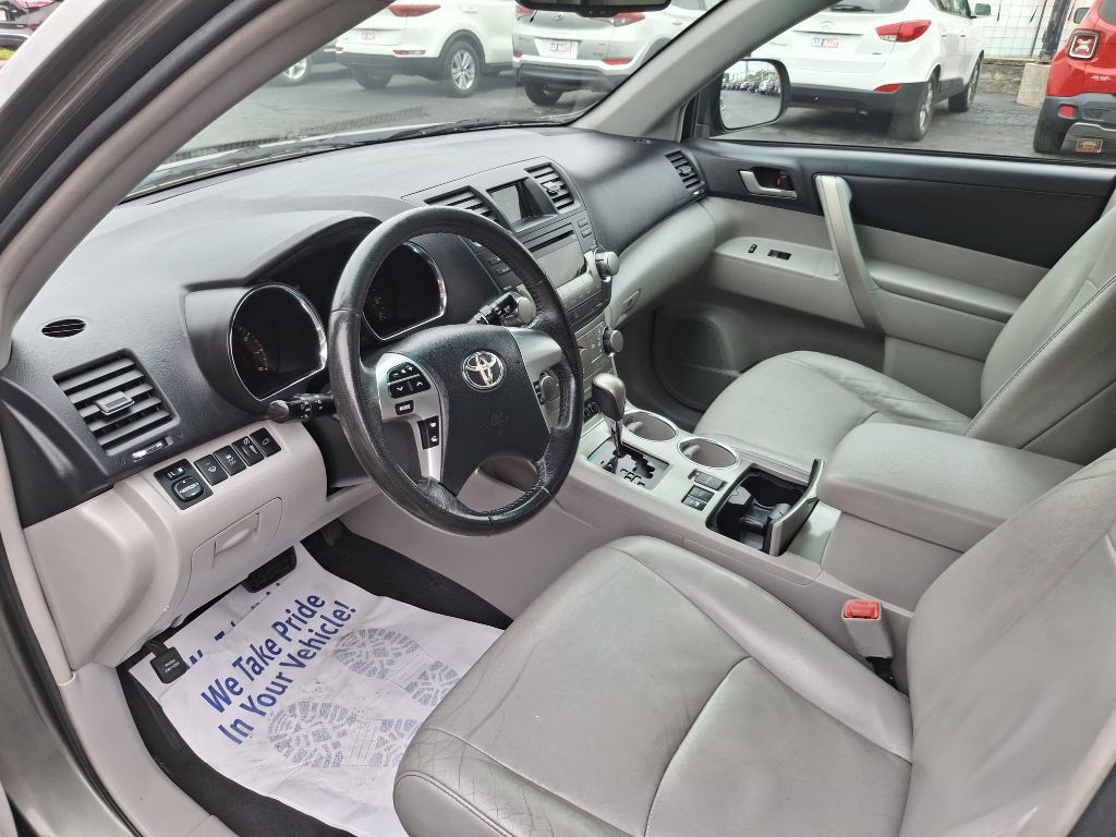 2012 Toyota Highlander Image 8