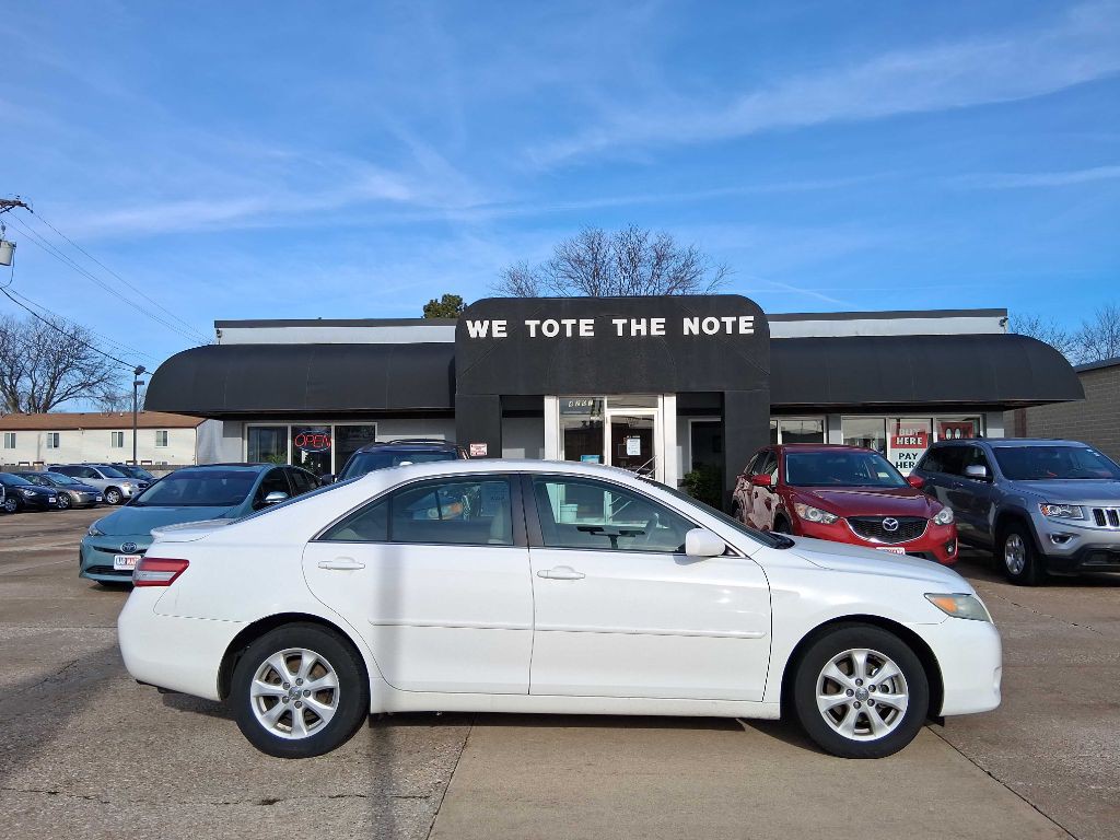 2011 Toyota Camry Image 1