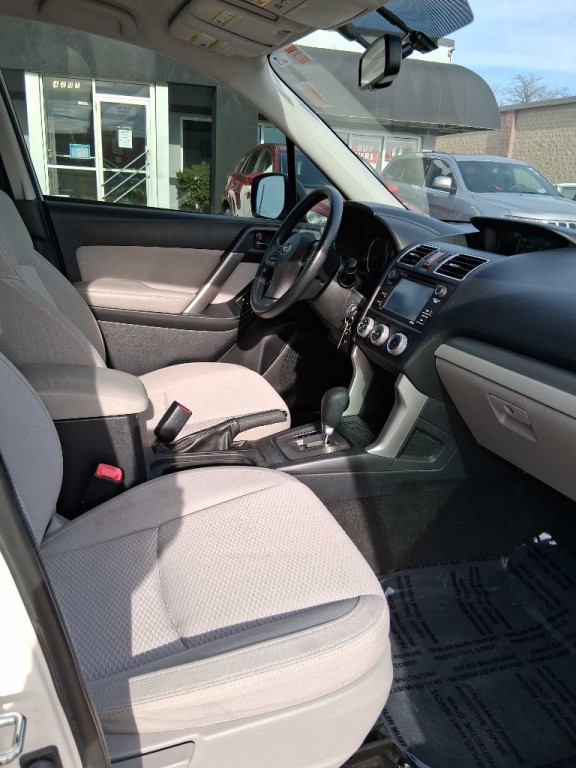 2016 Subaru Forester Image 9