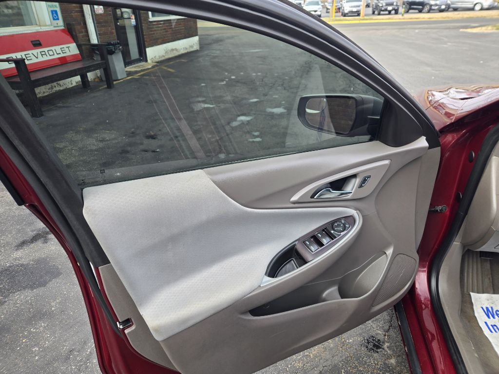 2016 Chevrolet Malibu Image 12