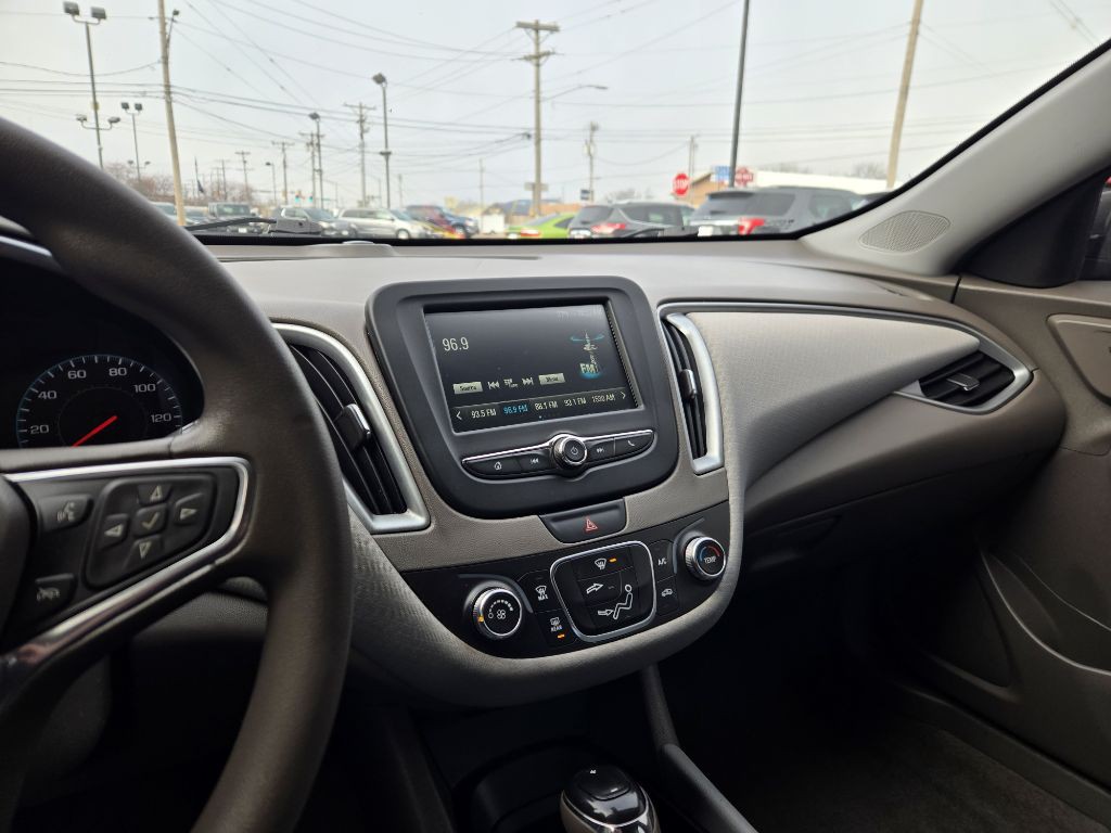 2016 Chevrolet Malibu Image 14