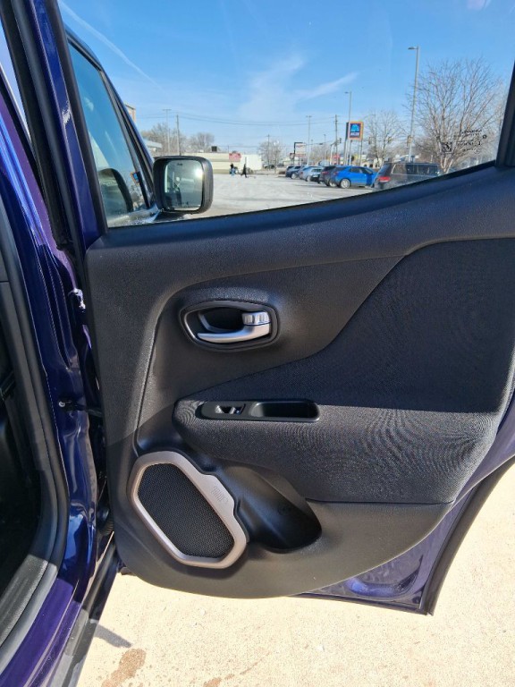 2017 Jeep Renegade Image 9