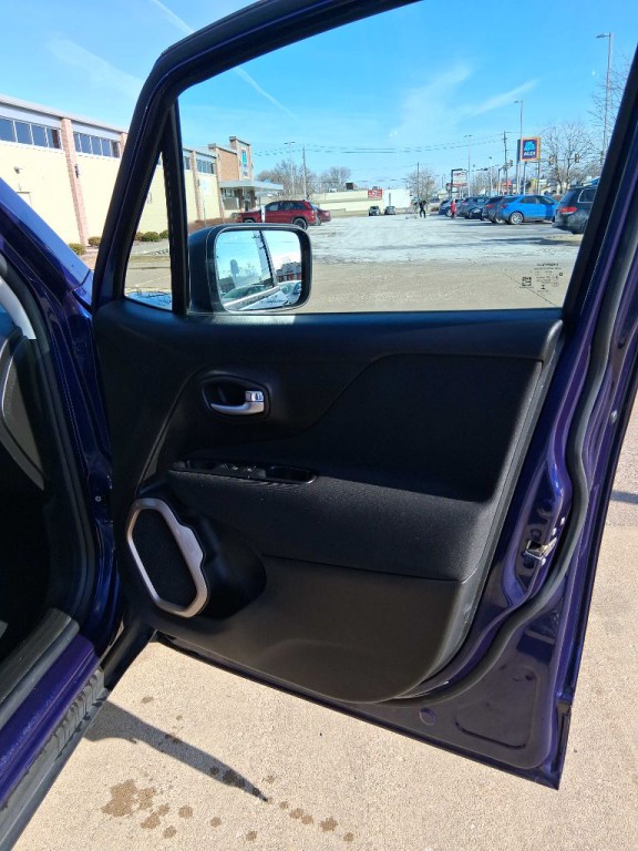 2017 Jeep Renegade Image 11