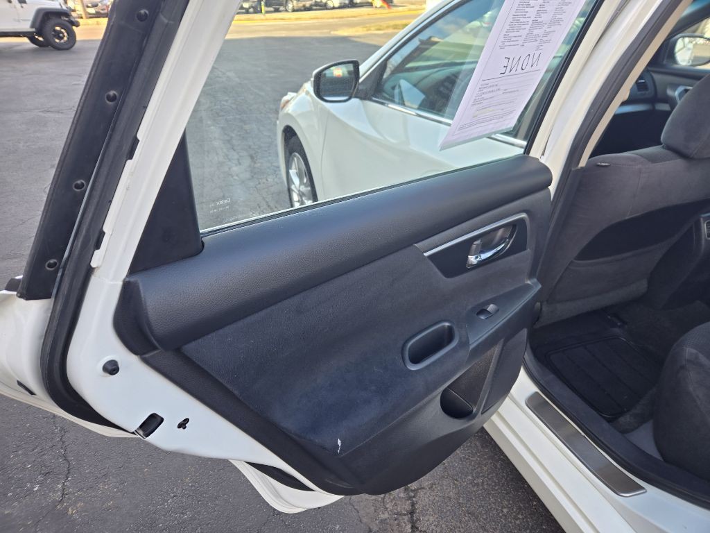 2014 Nissan Altima Image 10