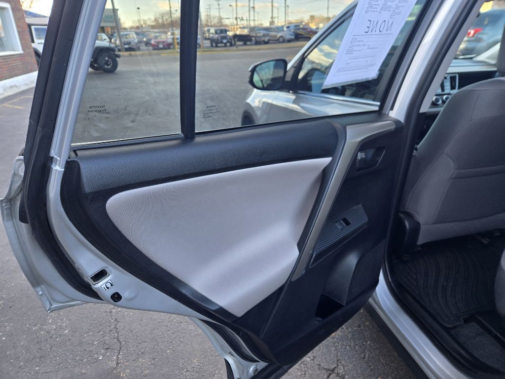 2015 Toyota Rav4 Image 11