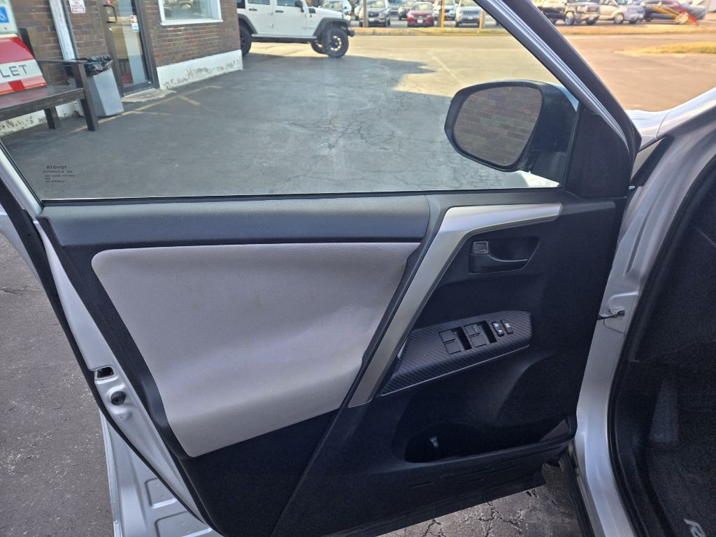 2015 Toyota Rav4 Image 13