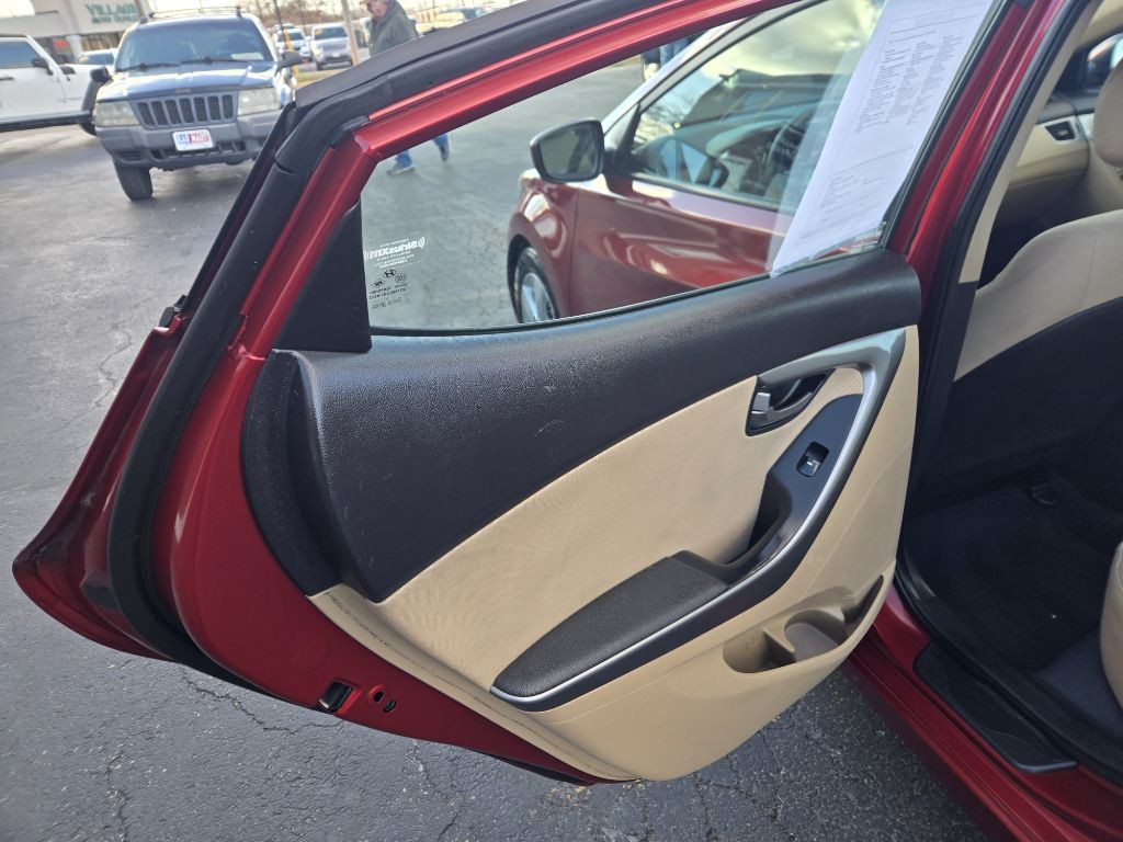 2013 Hyundai Elantra Image 9