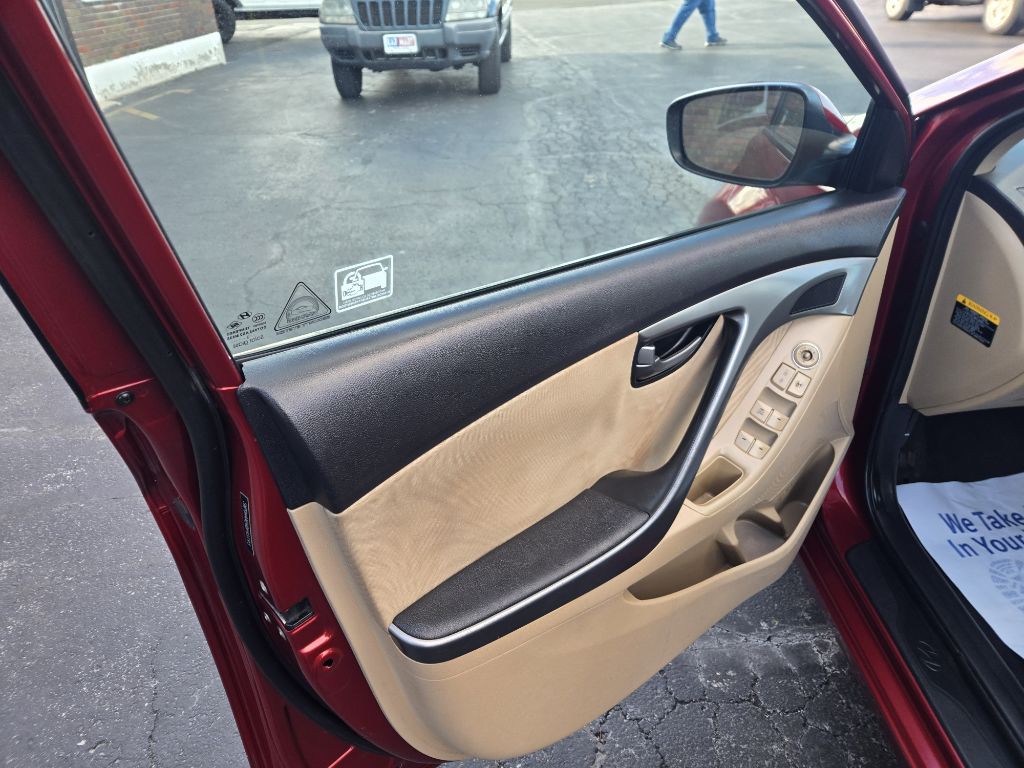 2013 Hyundai Elantra Image 11