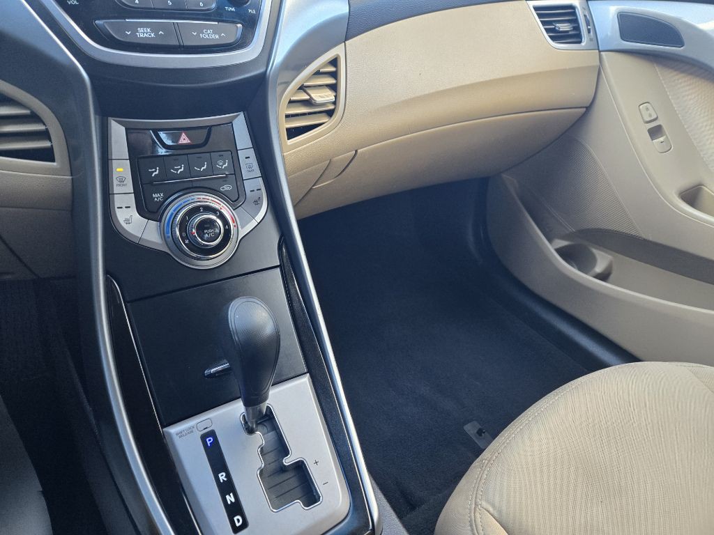 2013 Hyundai Elantra Image 13