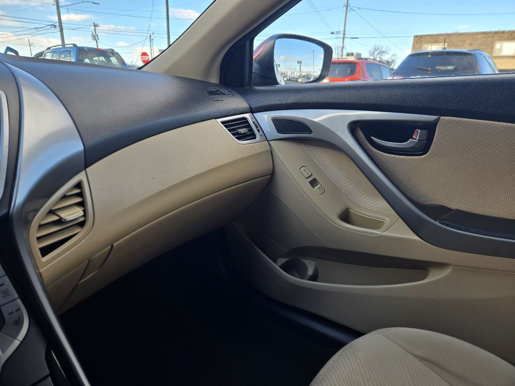 2013 Hyundai Elantra Image 14