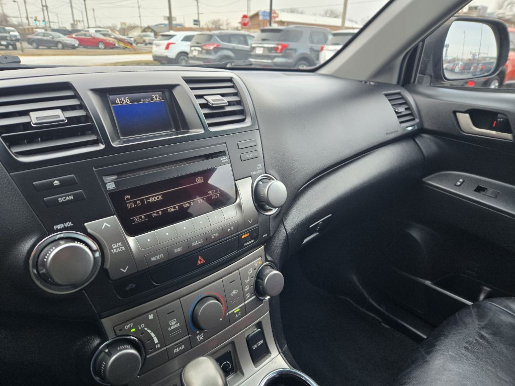 2011 Toyota Highlander Image 16