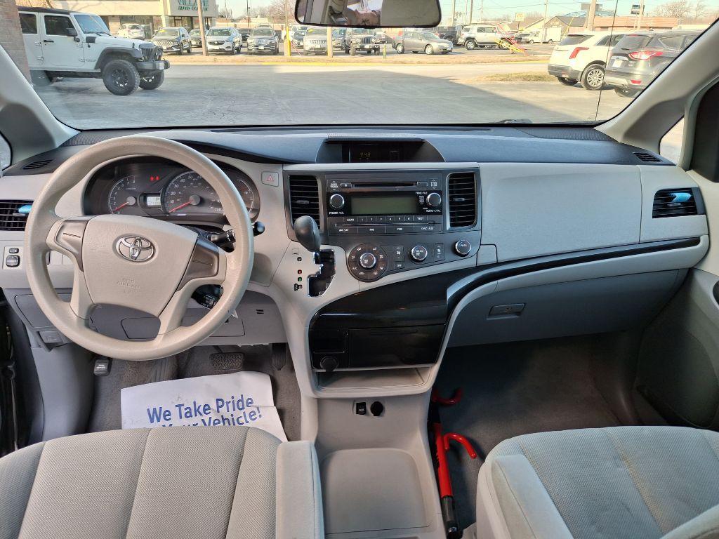 2011 Toyota Sienna Image 8