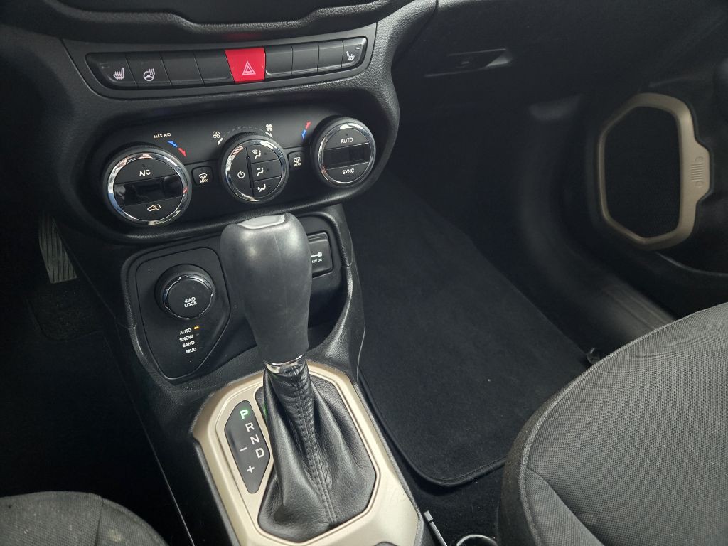 2015 Jeep Renegade Image 15