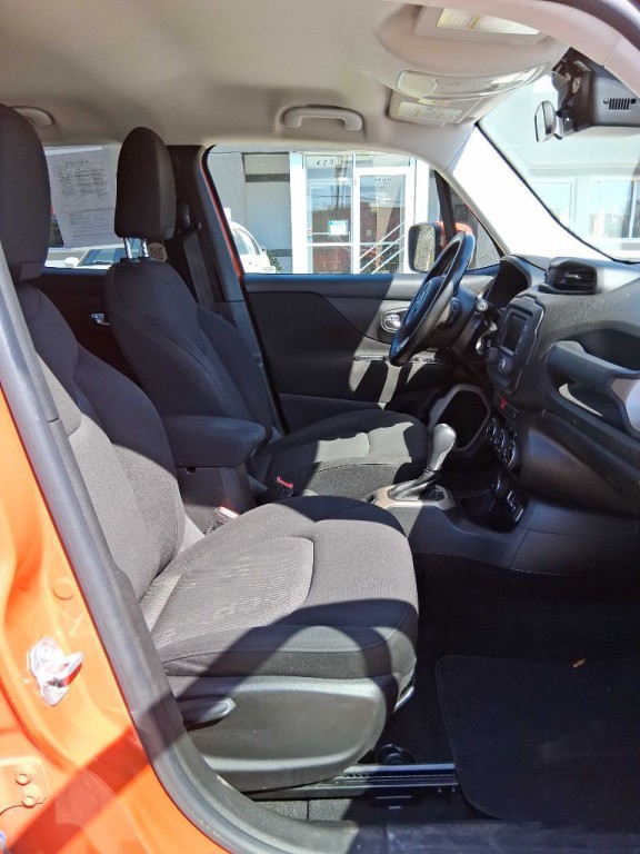 2015 Jeep Renegade Image 9