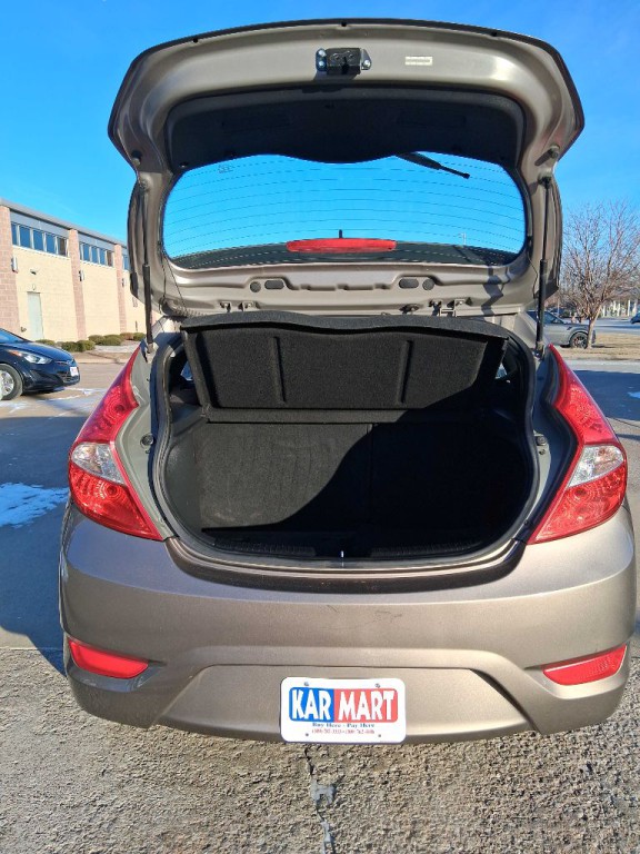 2012 Hyundai Accent Image 7