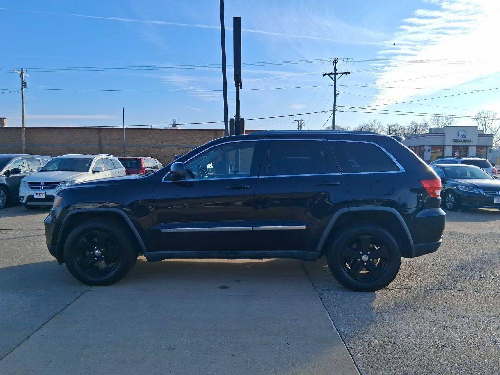 2011 Jeep Grand Cherokee Image 2