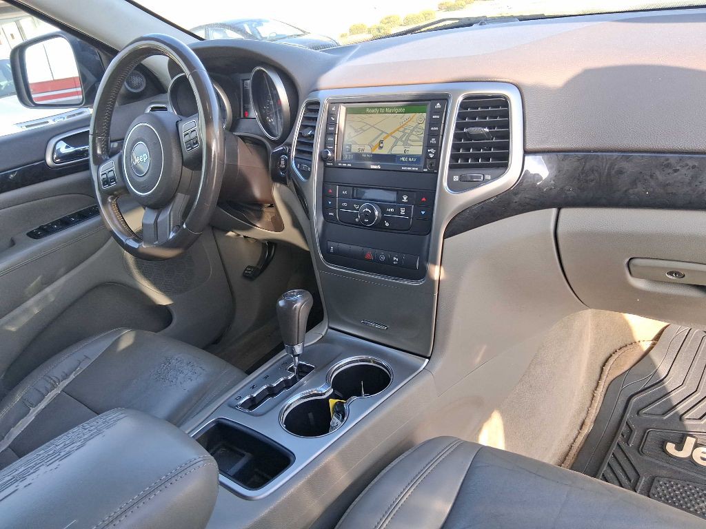2011 Jeep Grand Cherokee Image 12
