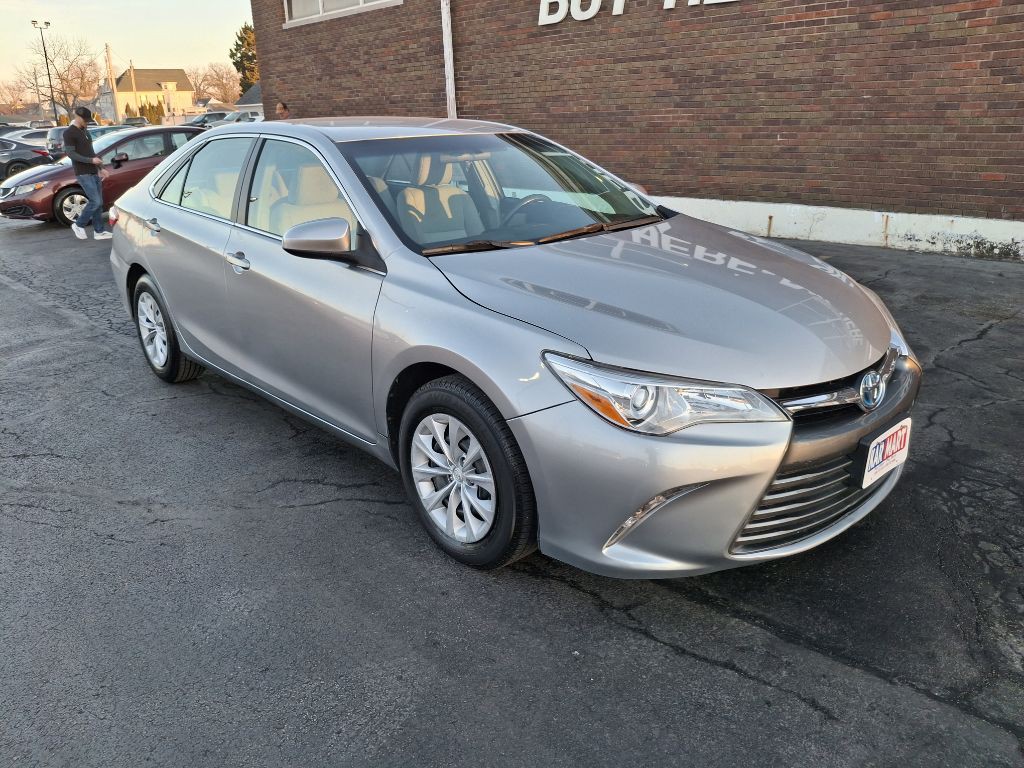 2015 Toyota Camry Image 2