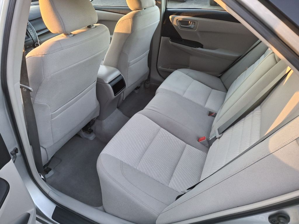 2015 Toyota Camry Image 10