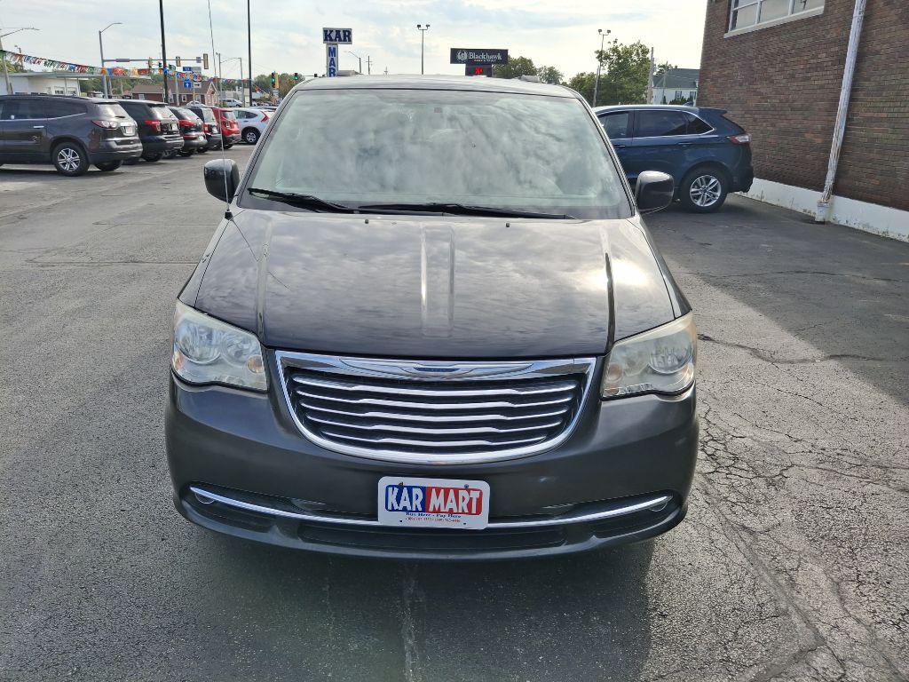 2012 Chrysler Town & Country Image 3