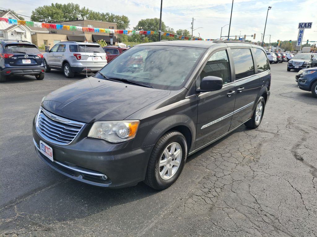 2012 Chrysler Town & Country Image 4