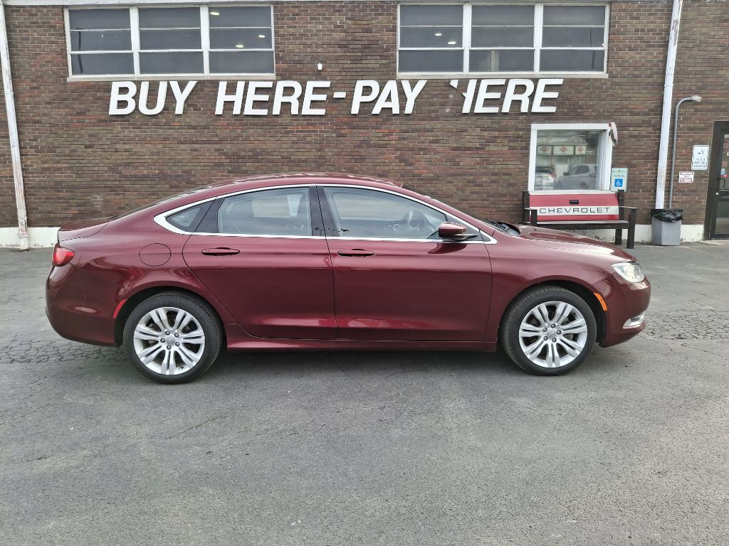 2016 Chrysler 200 Image 1