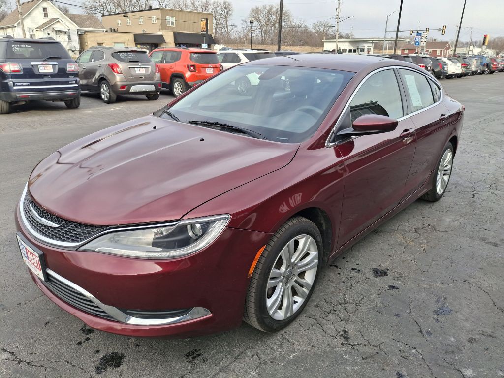 2016 Chrysler 200 Image 4