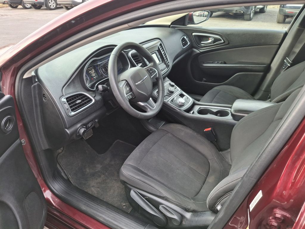 2016 Chrysler 200 Image 8
